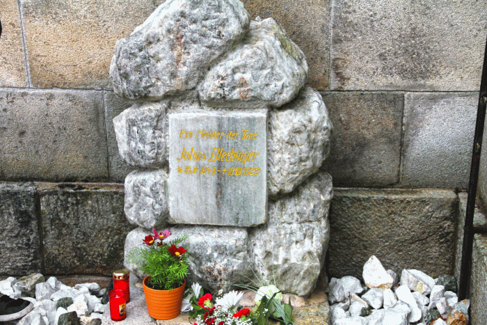 Das Ehrengrab von Julius Blechinger in Vimperk/Winterberg